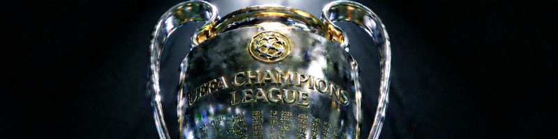 欧洲冠军联赛奖杯在聚光灯下的特写